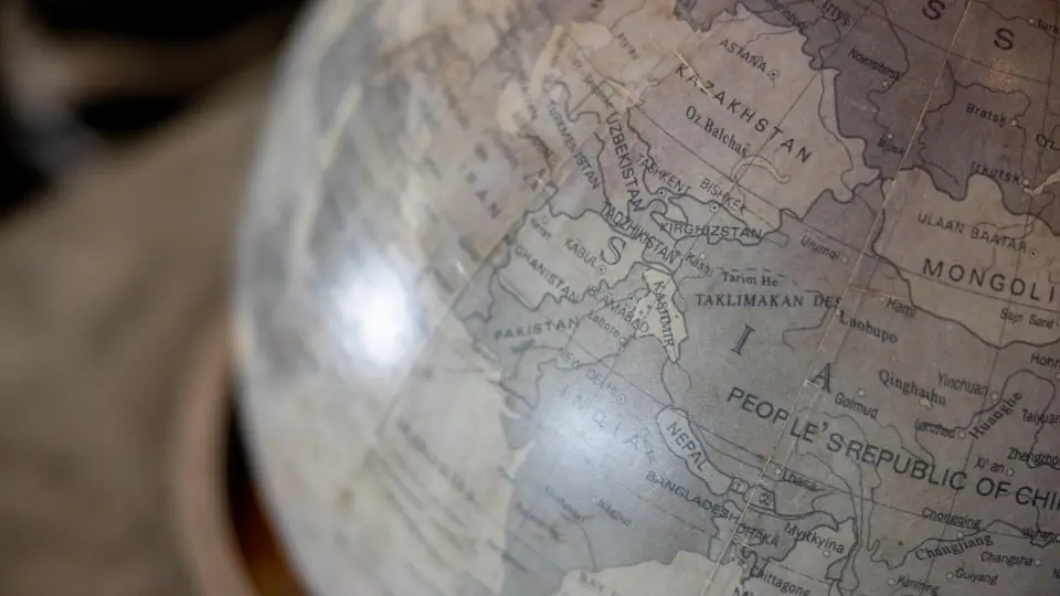 Eski bir dünya küresinin yakın çekimi